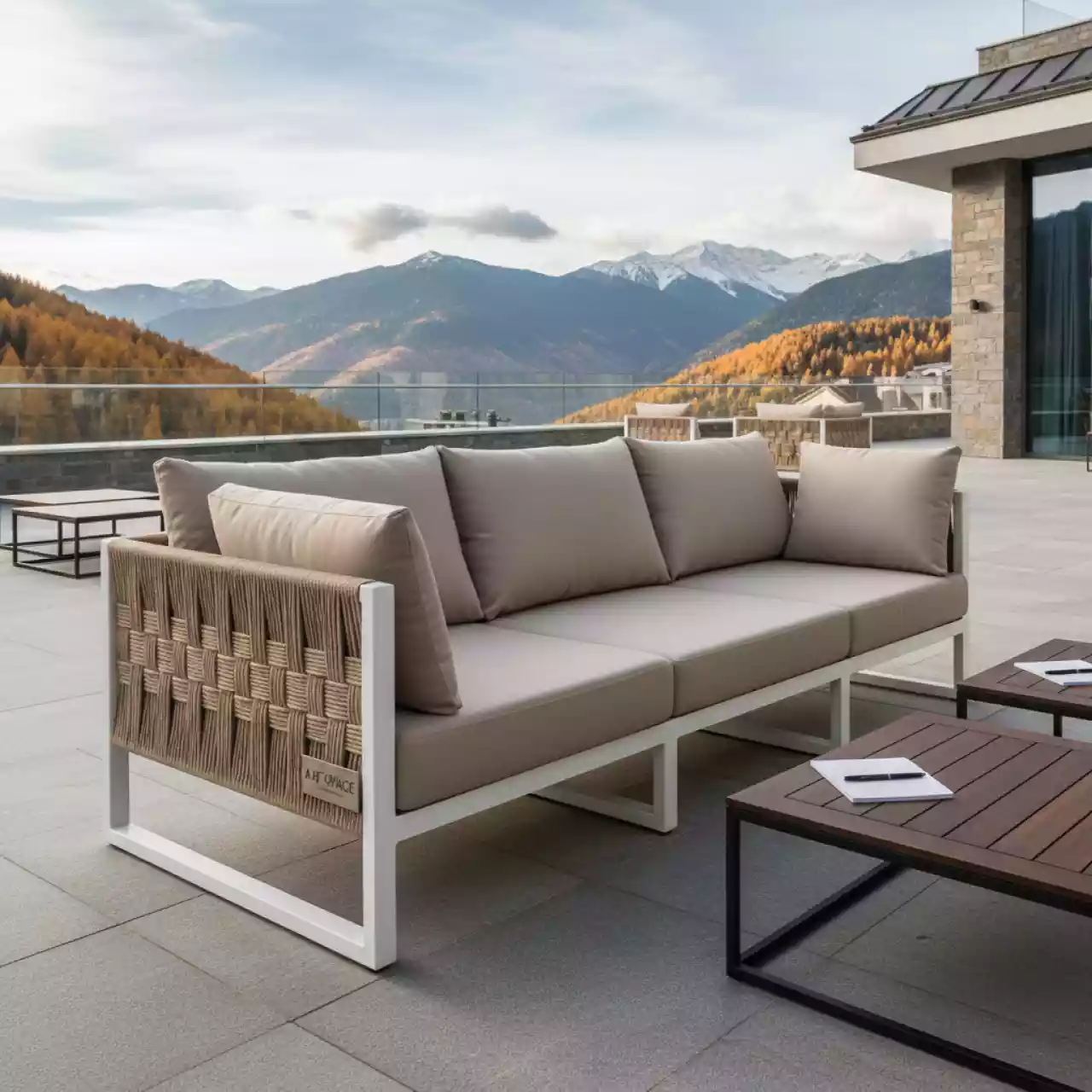 Аренда Диван 3 местный плетеный из роупа Касабланка каркас алюминий белый роуп бежевый ткань бежевая в Rixos Krasnaya Polyana — ART SPACE