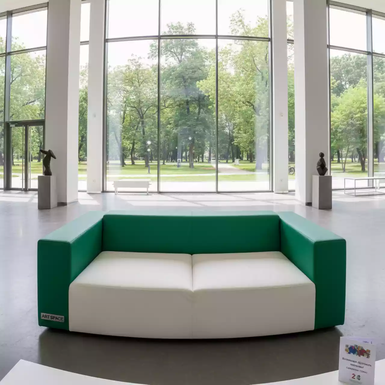 Аренда Диван бело зеленый из экокожи Cube в санатории «Сочи» — ART SPACE