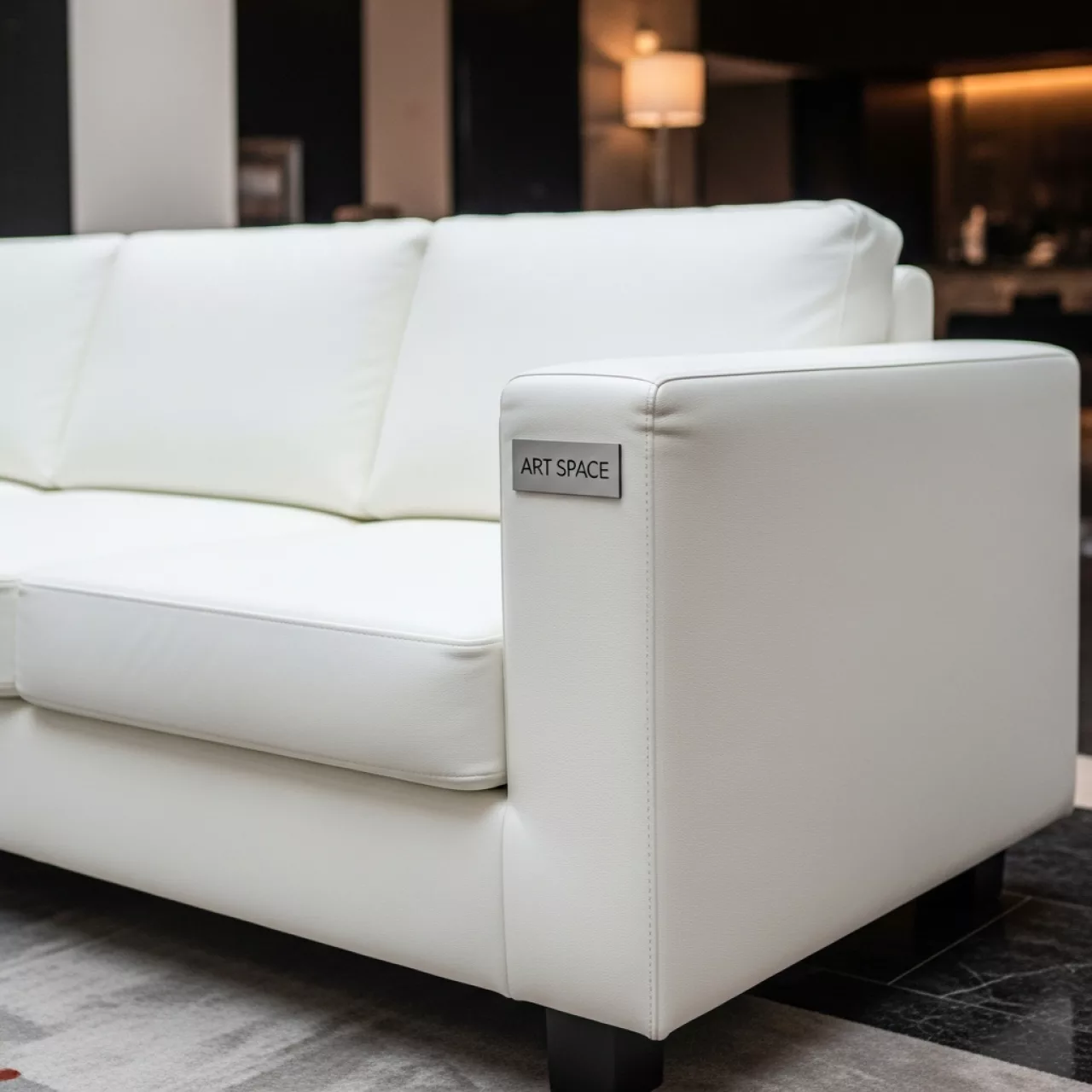 Аренда Диван белый Cube из экокожи 03 033XX в Mövenpick Hotel — ART SPACE