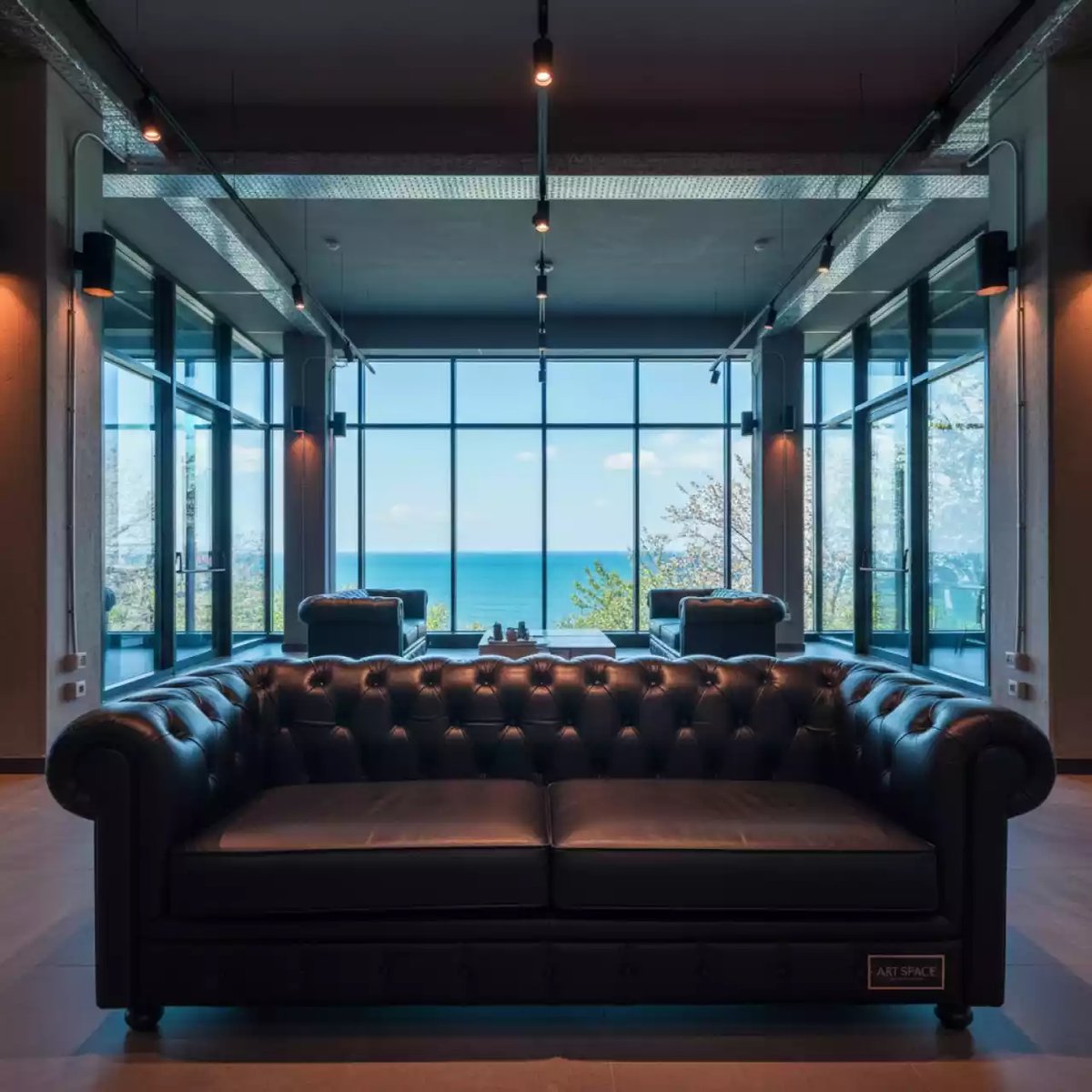 Аренда Диван Честер черный в отеле Hyatt Regency Sochi — ART SPACE