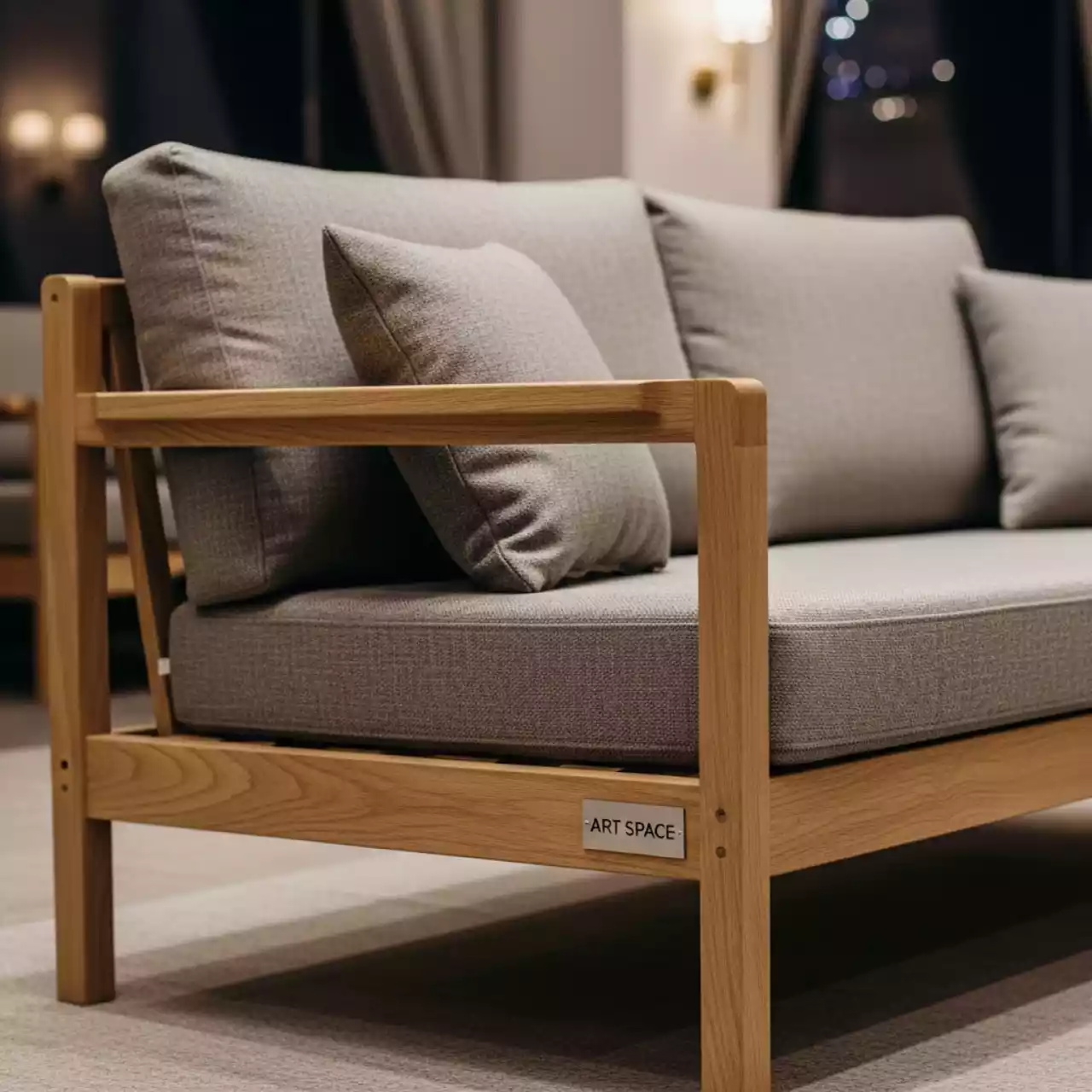 Аренда Диван двухместный деревянный Freeport с подушками в Rodina Grand Hotel & SPA — ART SPACE