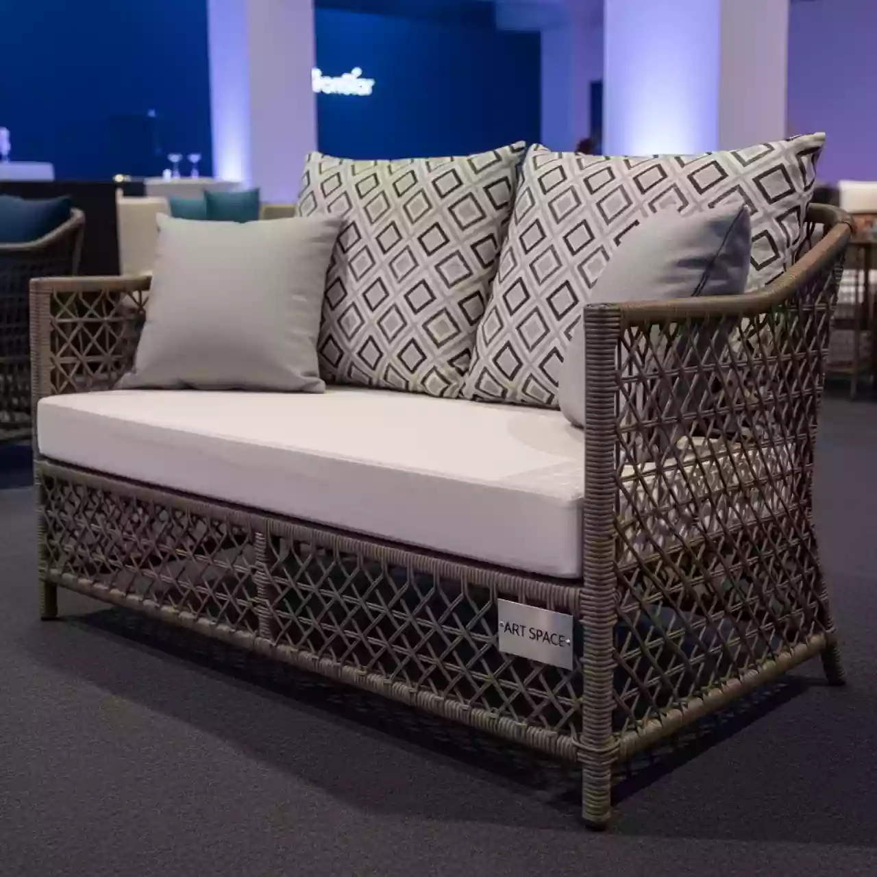 Аренда Диван двухместный плетеный YH C2104W в Ледовом дворце «Айсберг» — ART SPACE