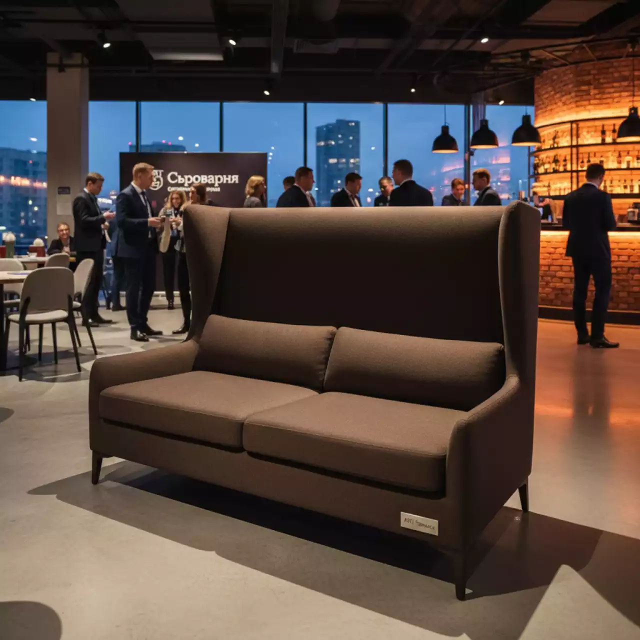 Аренда Диван двухместный с высокой спинкой шоколадный Legend в ресторане «Сыроварня» — ART SPACE