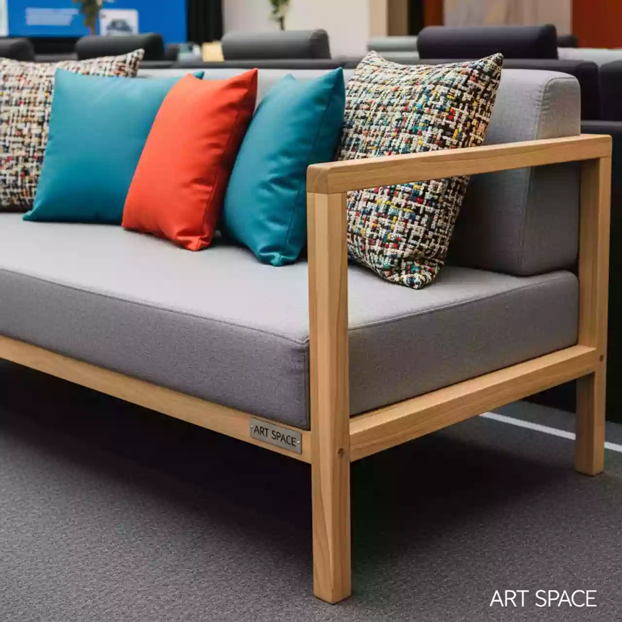 Аренда Диван двухместный Wood с разноцветной подушкой в Imeretinskiy Hotel — ART SPACE