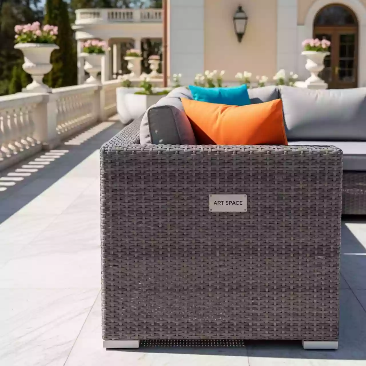 Аренда Диван из искусственного ротанга YH C3059W 1 gray на вилле «Анна» — ART SPACE