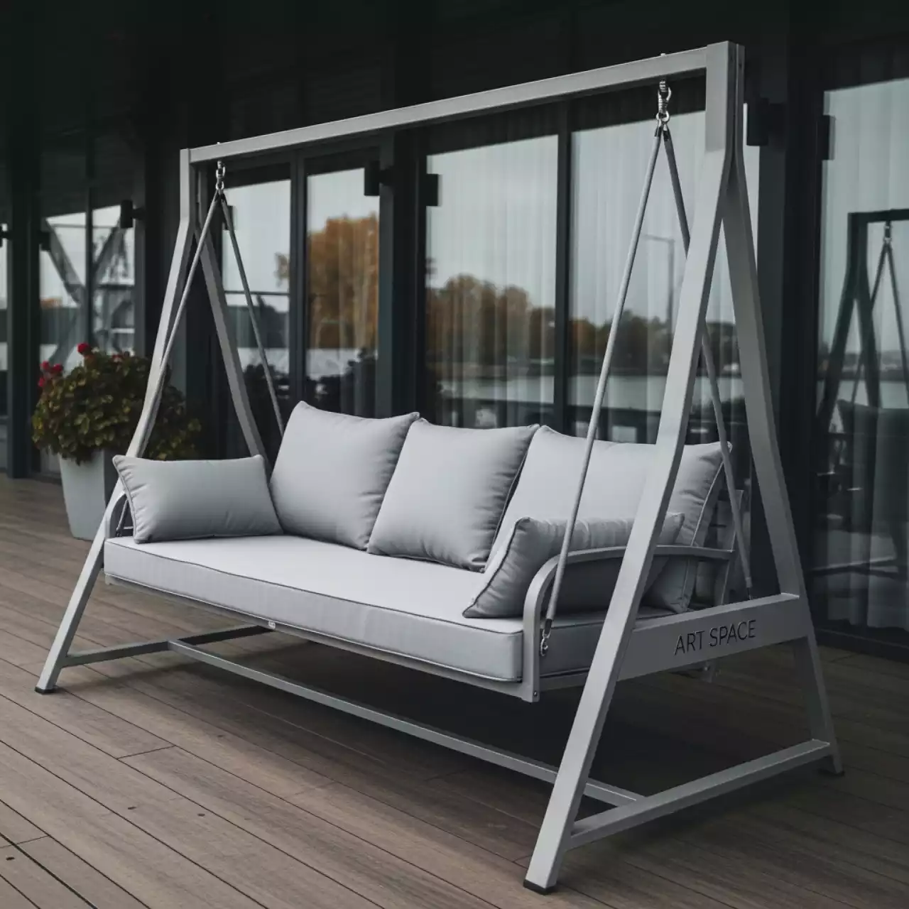 Аренда Диван качели с подушками Falcon XL в ресторане «Паруса» — ART SPACE