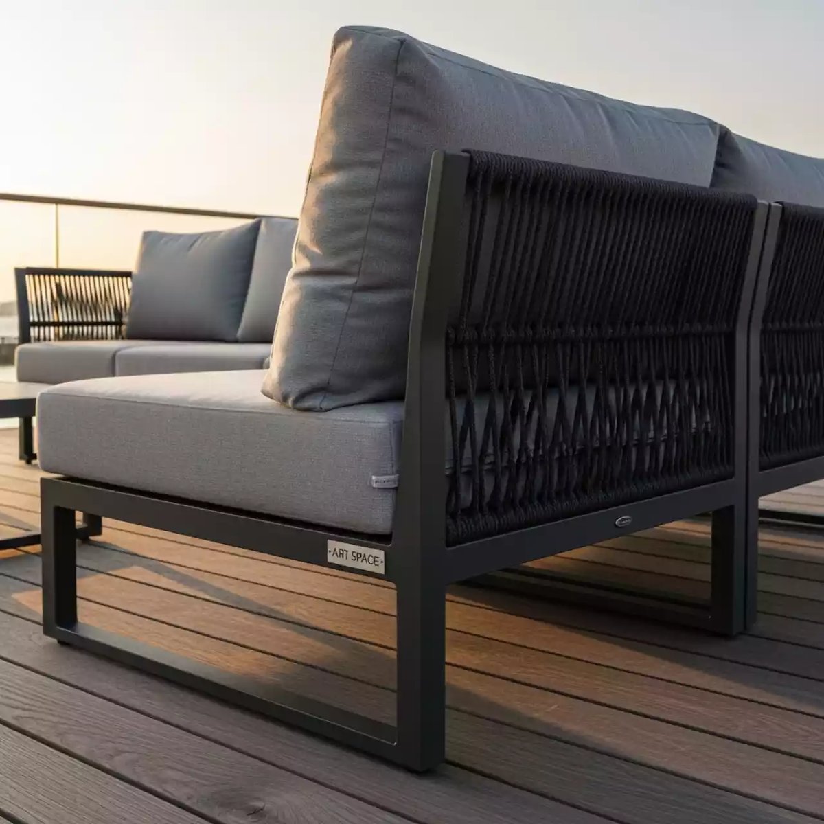 Аренда Диван Канны модульный плетеный из роупа каркас алюминий темно серый RAL7024 на Имеретинской набережной — ART SPACE