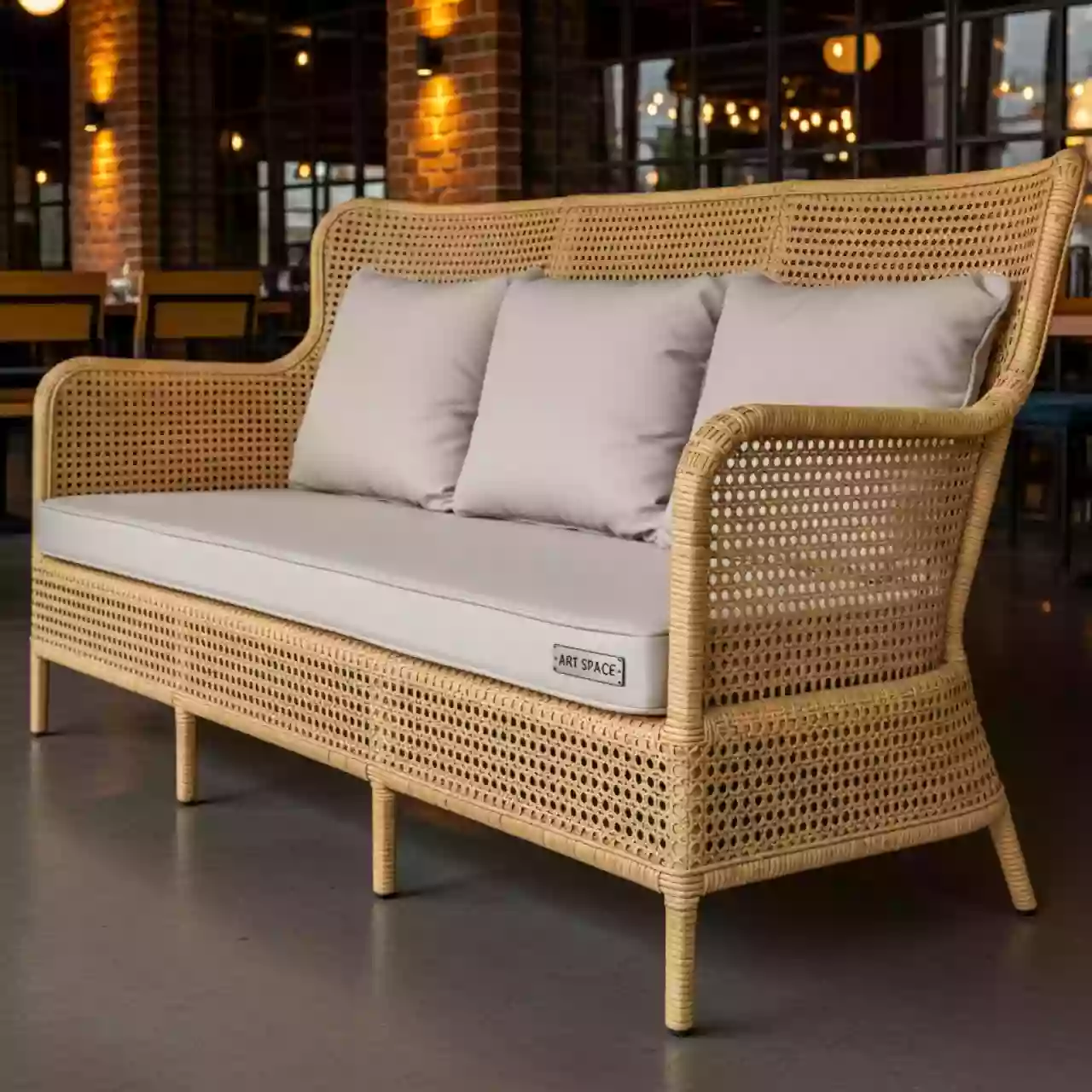 Аренда Диван Капучино трехместный из искусственного ротанга гиацинт соломенный в ресторане «Сыроварня» — ART SPACE