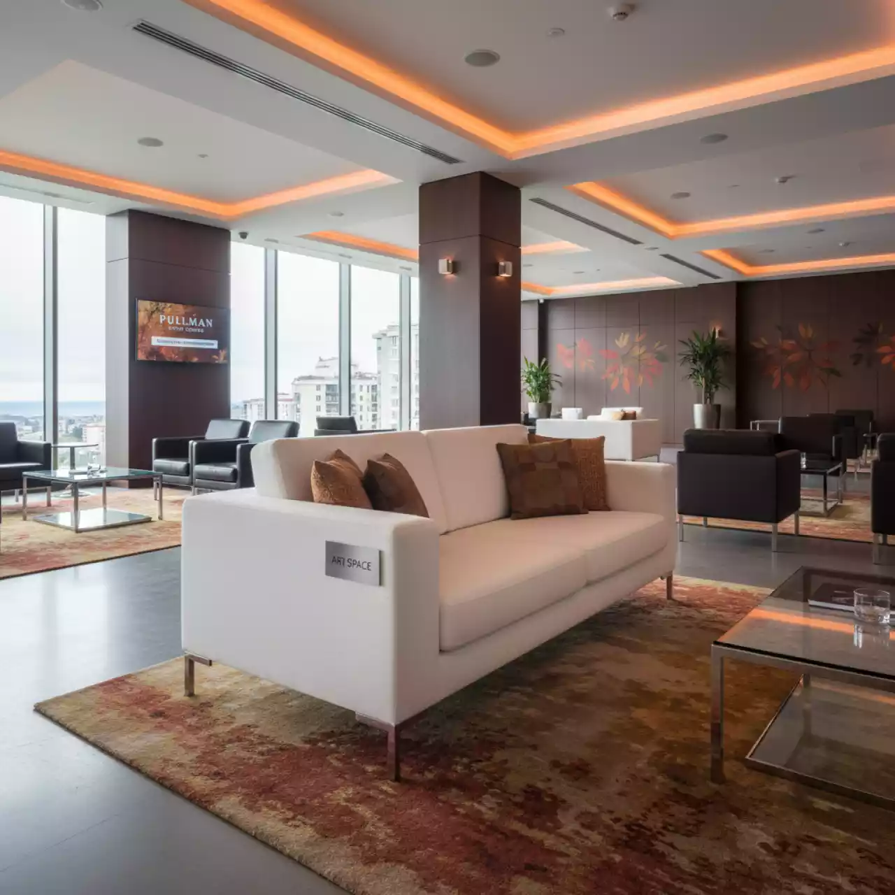 Аренда Диван Клиппан белый тканевый 03 026WT в Pullman Sochi Centre — ART SPACE