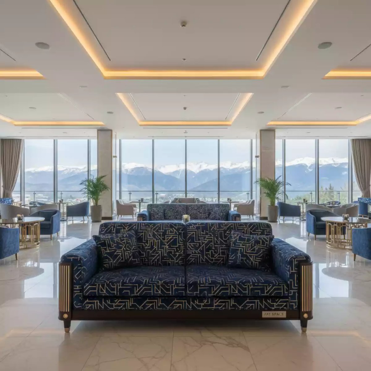 Аренда Диван Lazurit в ресторане «Высота 5642» — ART SPACE