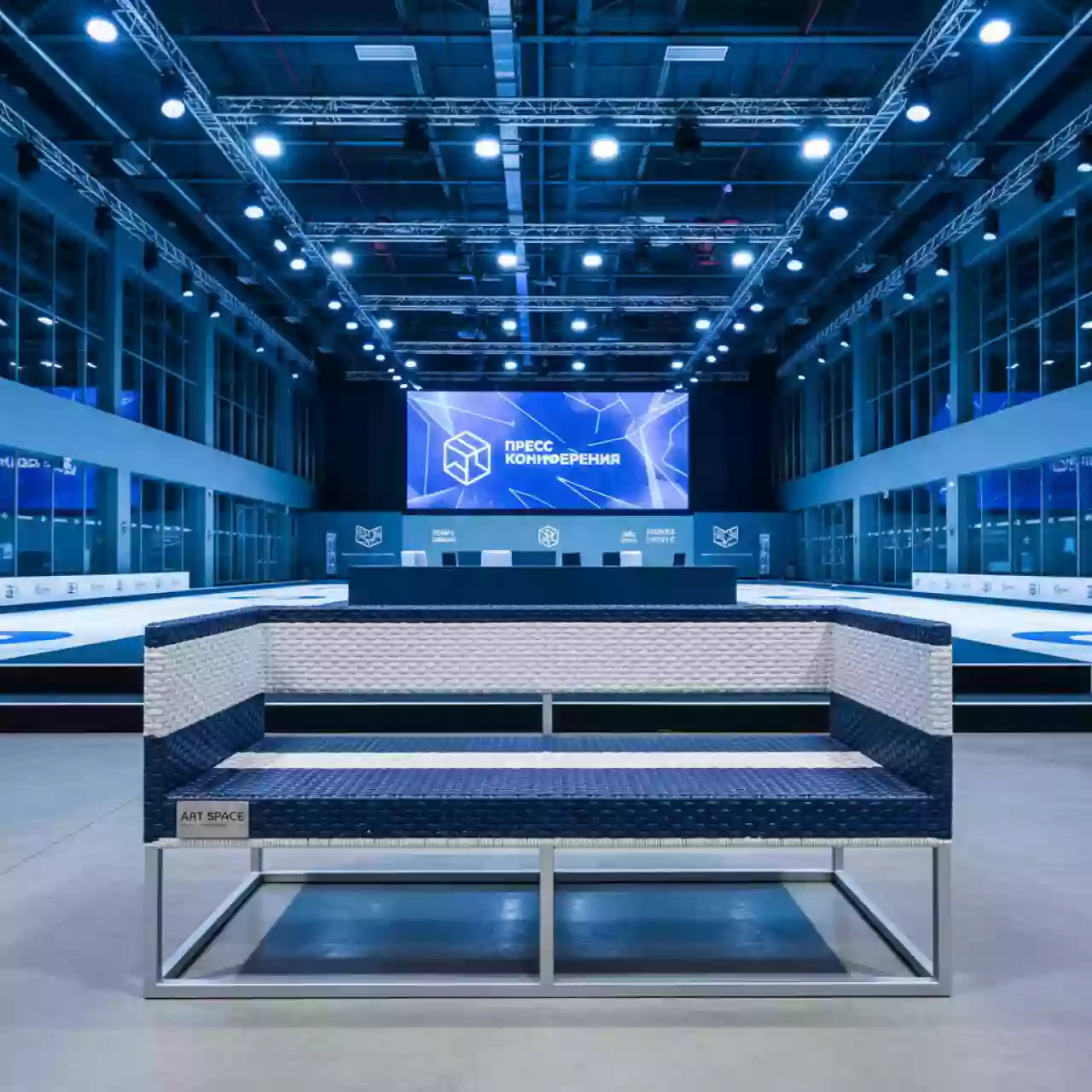 Аренда Диван Loretto из плетеного искусственного ротанга в Керлинговом центре «Ледяной куб» — ART SPACE