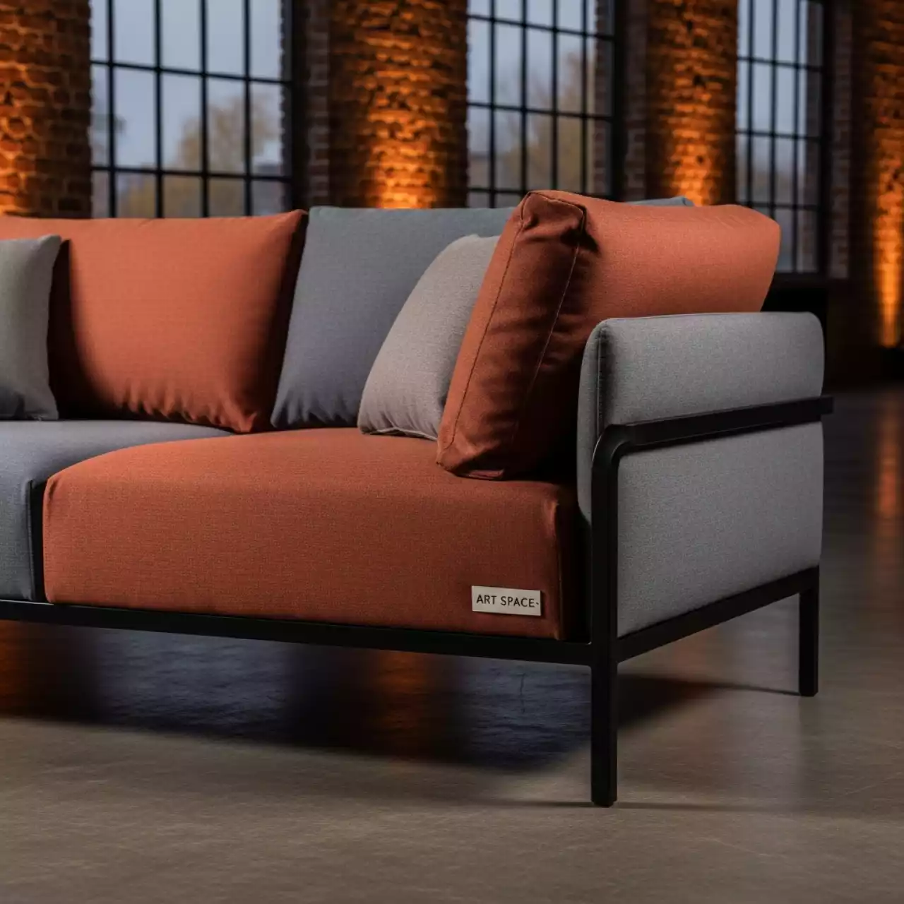 Аренда Диван металлический с подушками Cannole в лофте «Студия 21» — ART SPACE