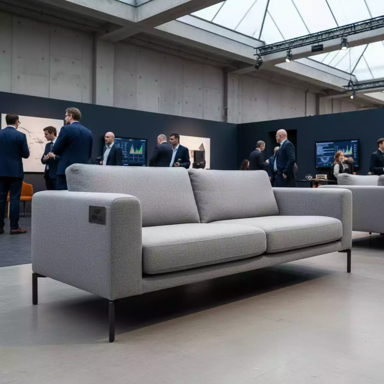 Аренда Диван Милтон светло серый в ресторане «D.O.M» — ART SPACE