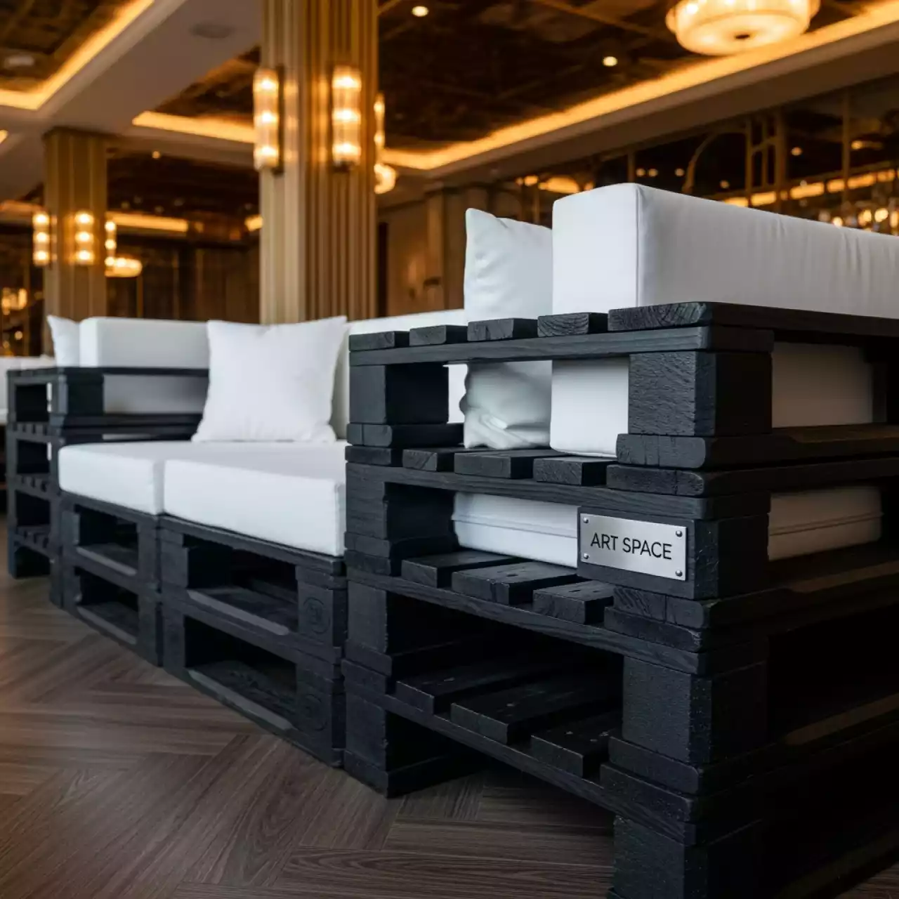 Аренда Диван модульный White pallet Black из паллет в ресторане «Brunello» — ART SPACE
