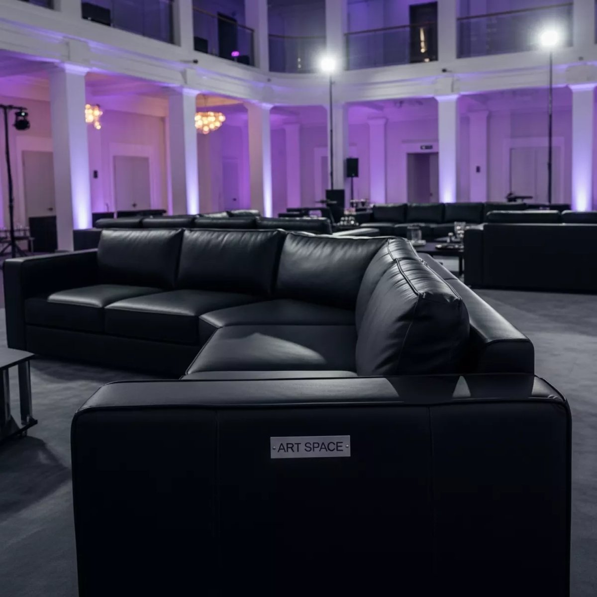 Аренда Диван П образный California Black в Зимнем театре — ART SPACE