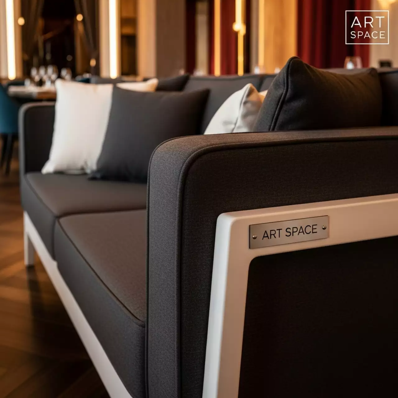 Аренда Диван пластиковый Mykonos в ресторане «Высота 5642» — ART SPACE