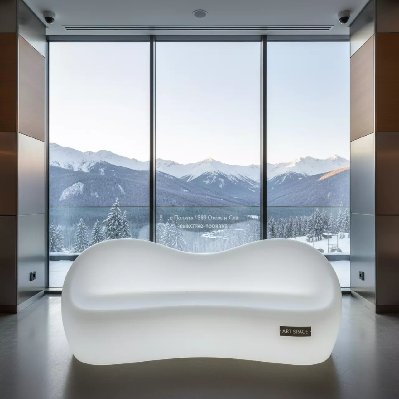 Аренда Диван пластиковый светящийся Kami Yon Lighting в Поляна 1389 Отель и Спа — ART SPACE