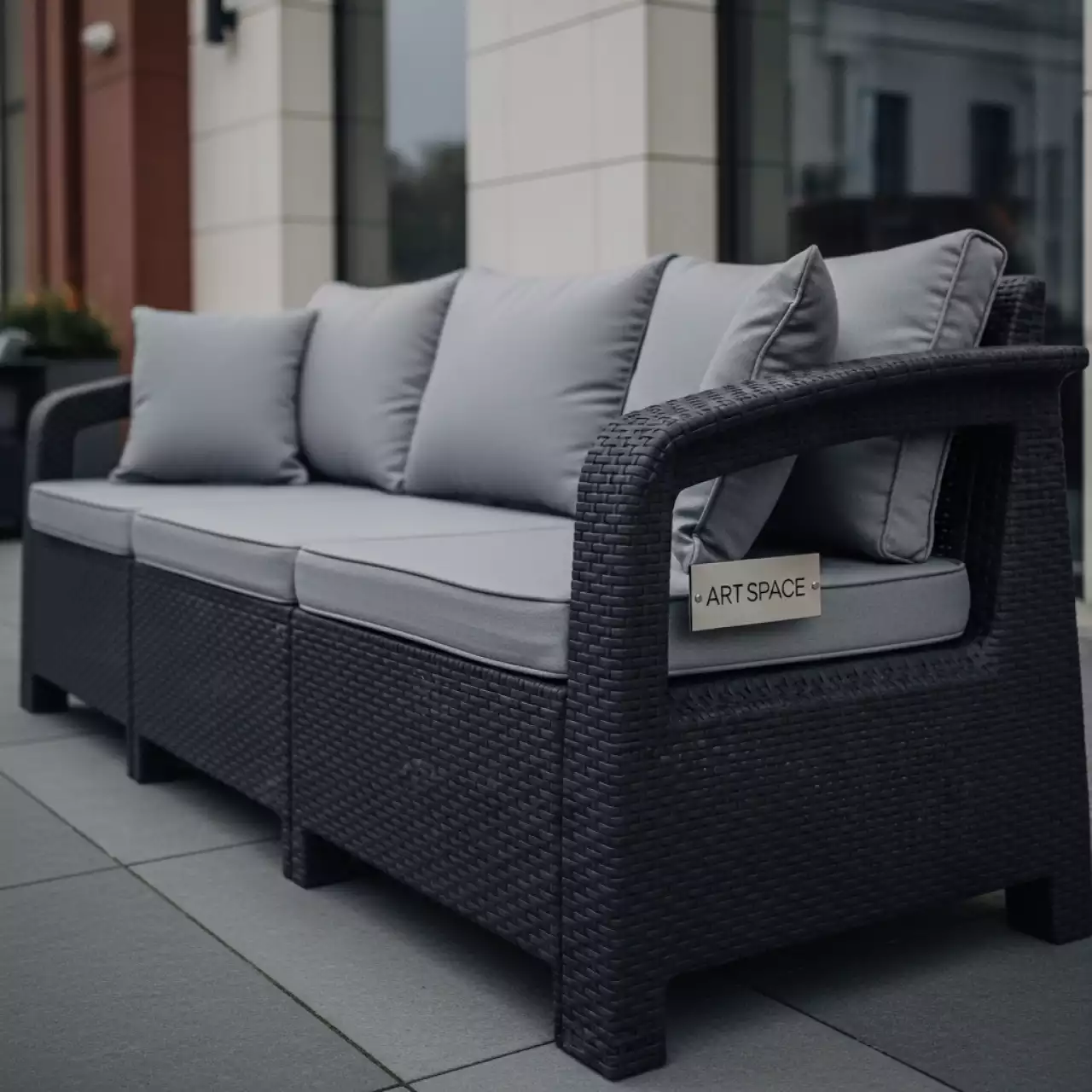 Аренда Диван пластиковый трехместный Салемо Salemo 3 Sofa графит в Imeretinskiy Hotel — ART SPACE