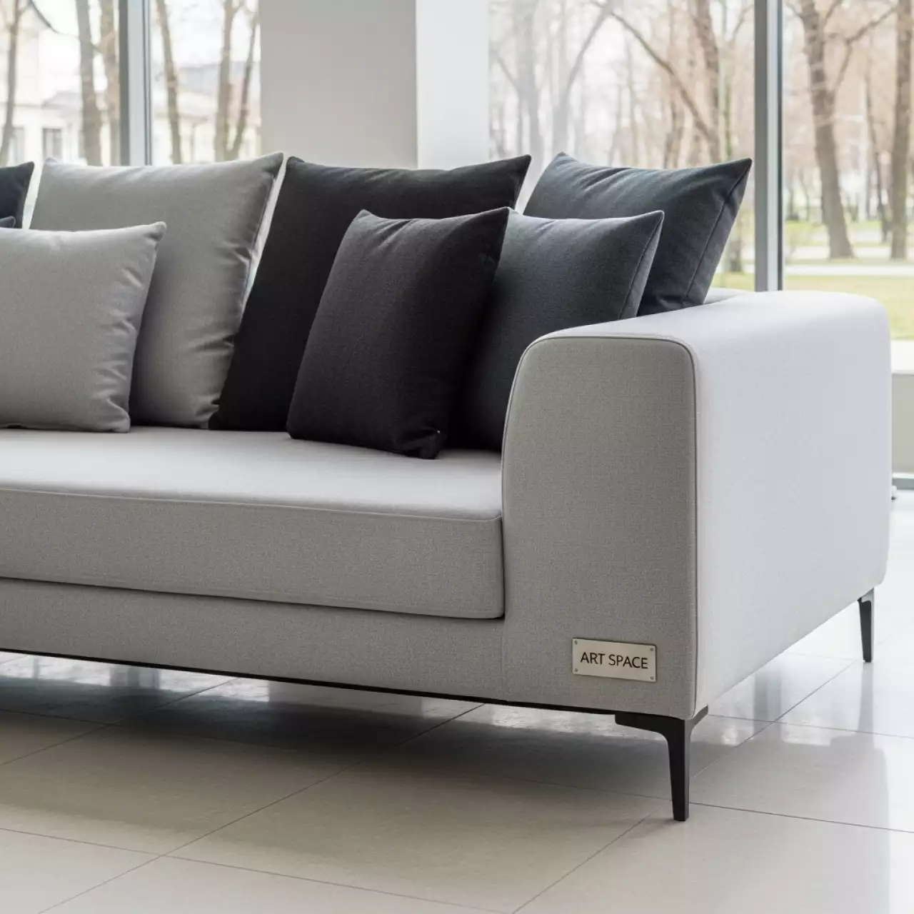 Аренда Диван с черной или серой подушкой в City Park Hotel Sochi — ART SPACE