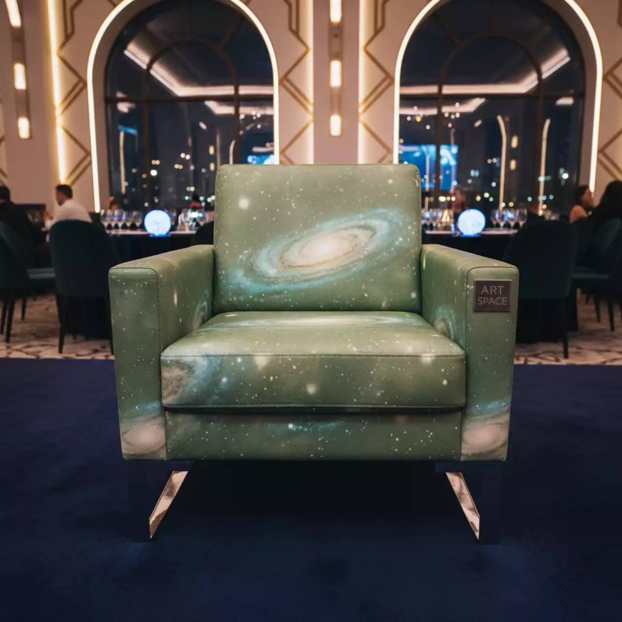 Аренда Диван с подлокотниками Colt кожзам GALAXY Light Green хромированные ножки в Stella di Mosca — ART SPACE