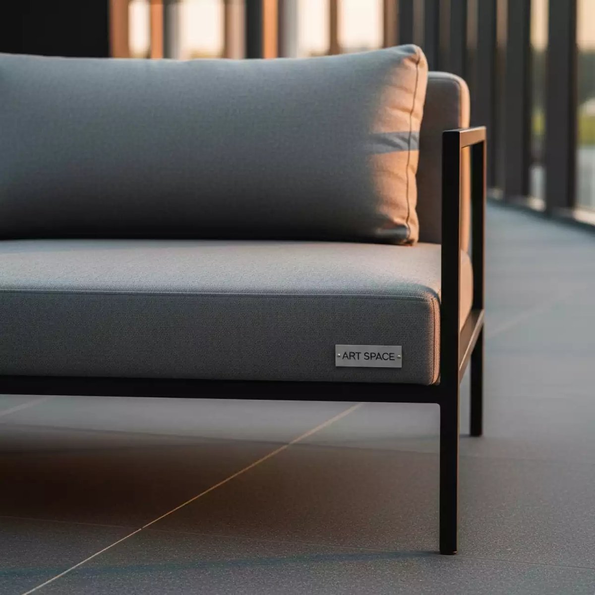 Аренда Диван с серой подушкой в Radisson Blu Resort & Congress Centre — ART SPACE