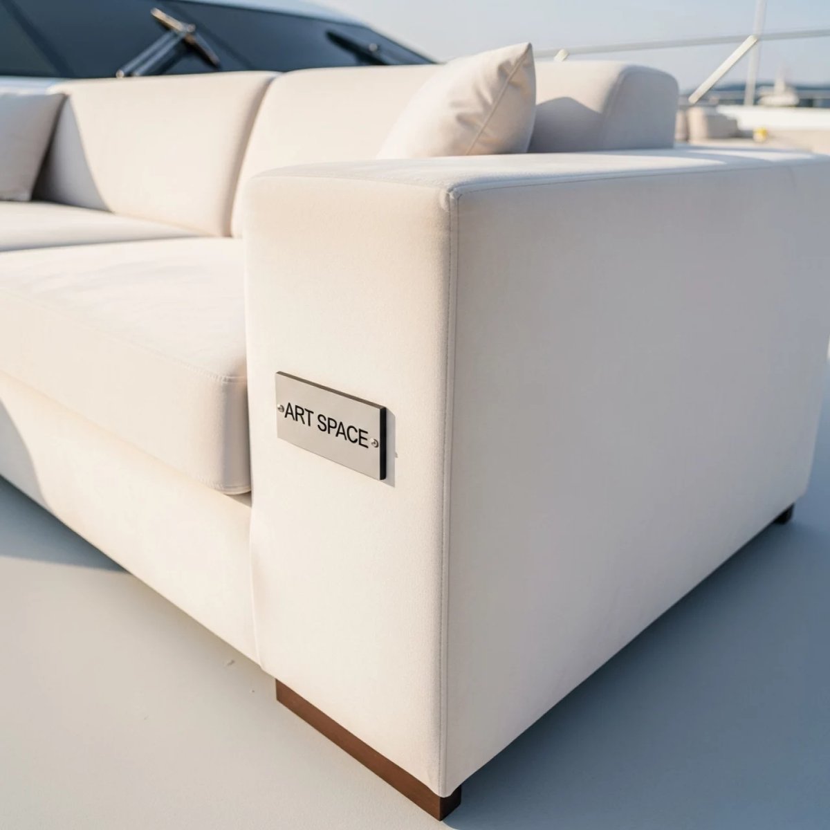 Аренда Диван Стоун велюр молочный на VIP-яхте (Имеретинский порт) — ART SPACE