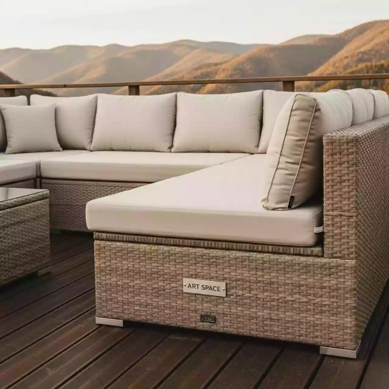 Аренда Диван трансформер из искусственного ротанга бежевый AFM 325 с мягкими подушками в Skypark Sochi — ART SPACE