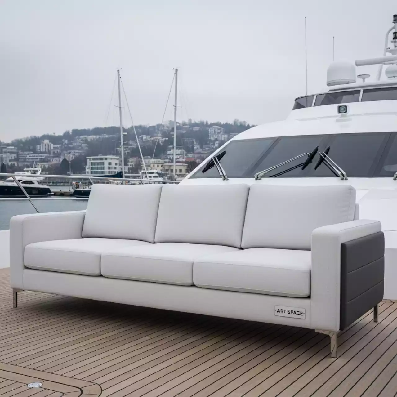 Аренда Диван трехместный Amsterdam на VIP теплоходе (Морпорт Сочи) — ART SPACE