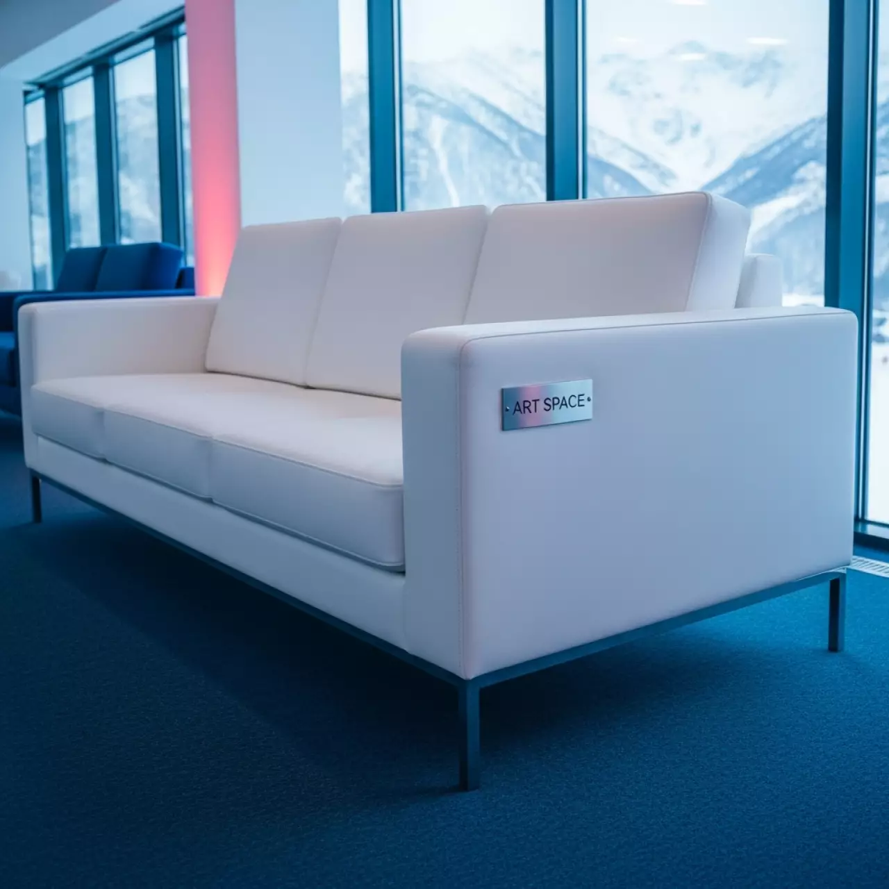 Аренда Диван трехместный Hi Tech White в Sochi Marriott Krasnaya Polyana — ART SPACE