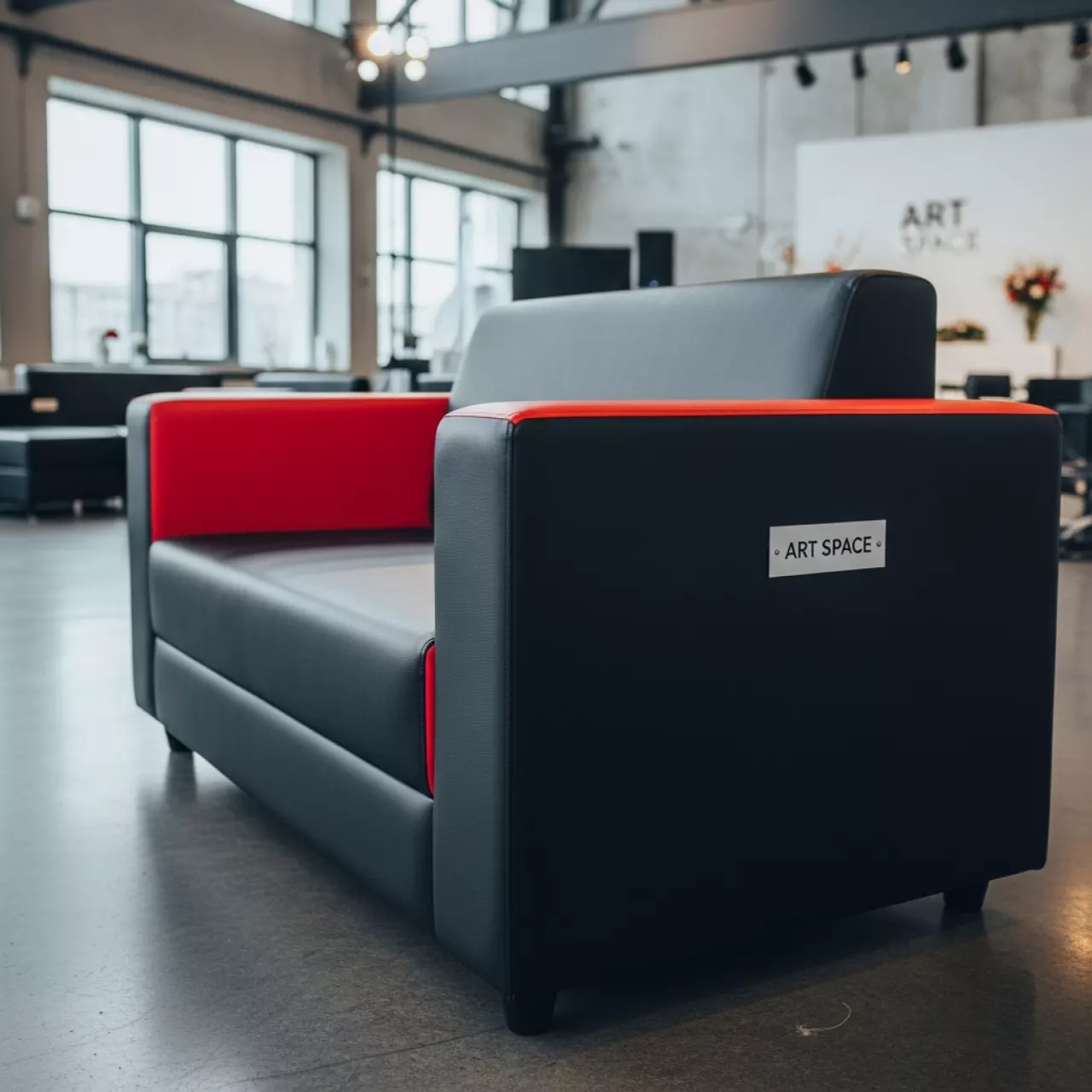Аренда Диван трехместный из экокожи черно красный Cube в Imeretinskiy Hotel — ART SPACE
