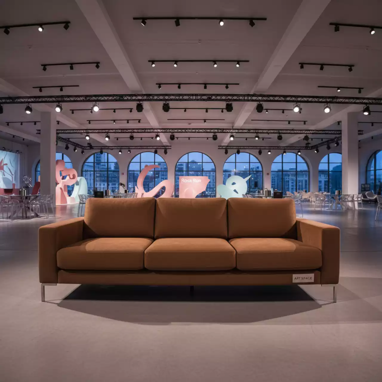 Аренда Диван трехместный Kubus коричневый в банкетном зале «Дельфин» — ART SPACE