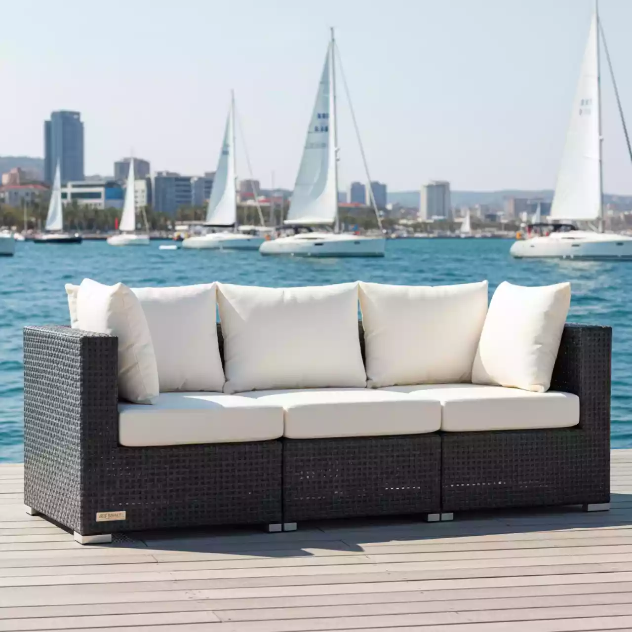 Аренда Диван трехместный плетеный с подушками Luce на парусной регате (Сочи) — ART SPACE