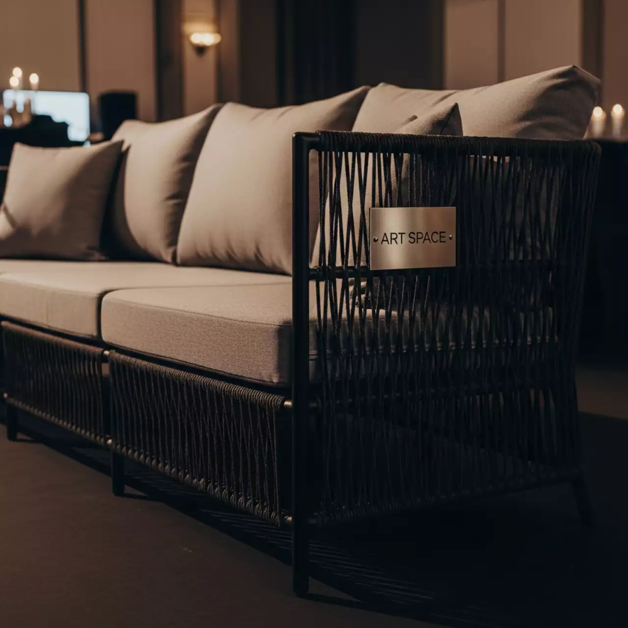 Аренда Диван трехместный плетеный с подушками Miguel в банкетном зале «Дельфин» — ART SPACE