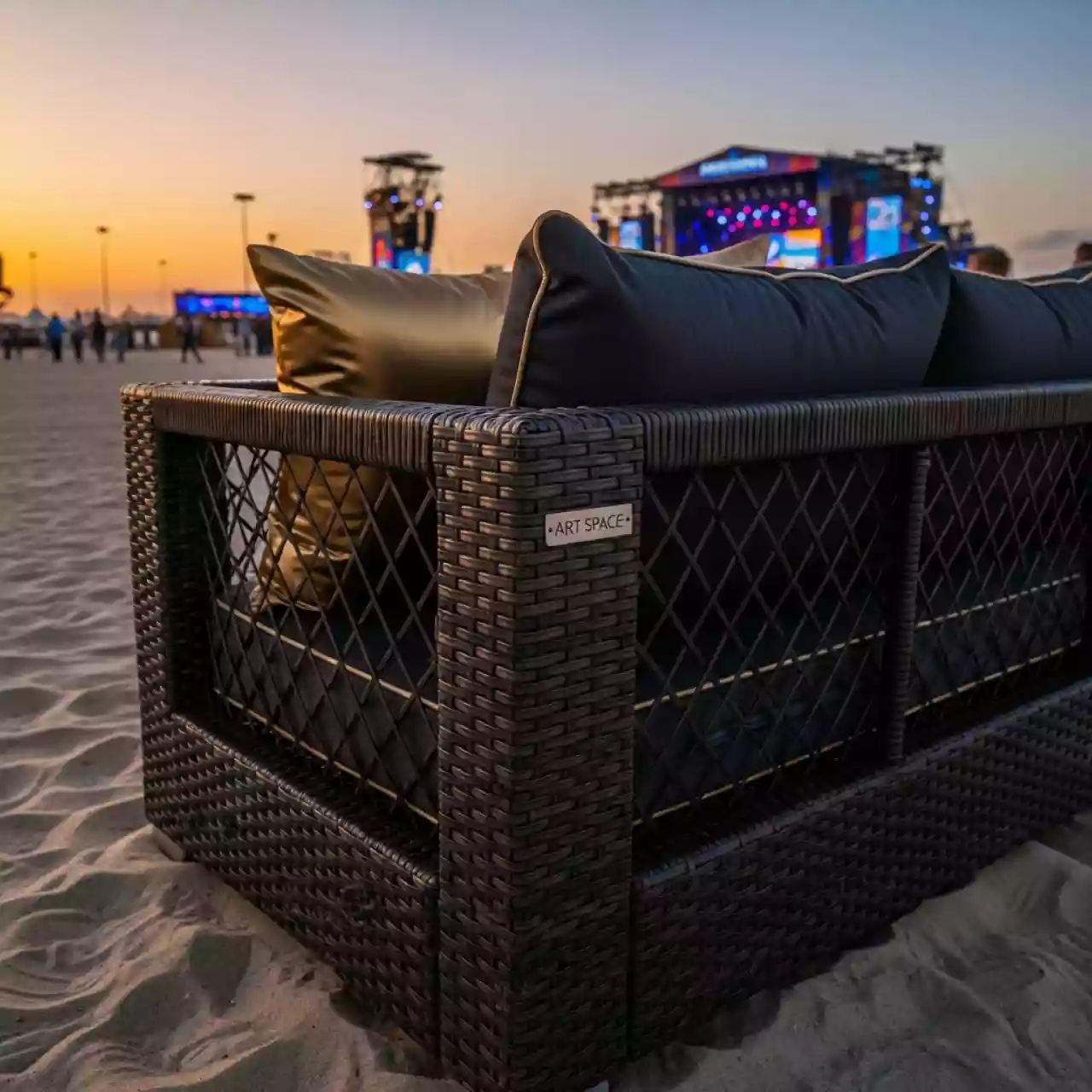 Аренда Диван уличный плетеный коричневый на пляже «Ривьера» — ART SPACE