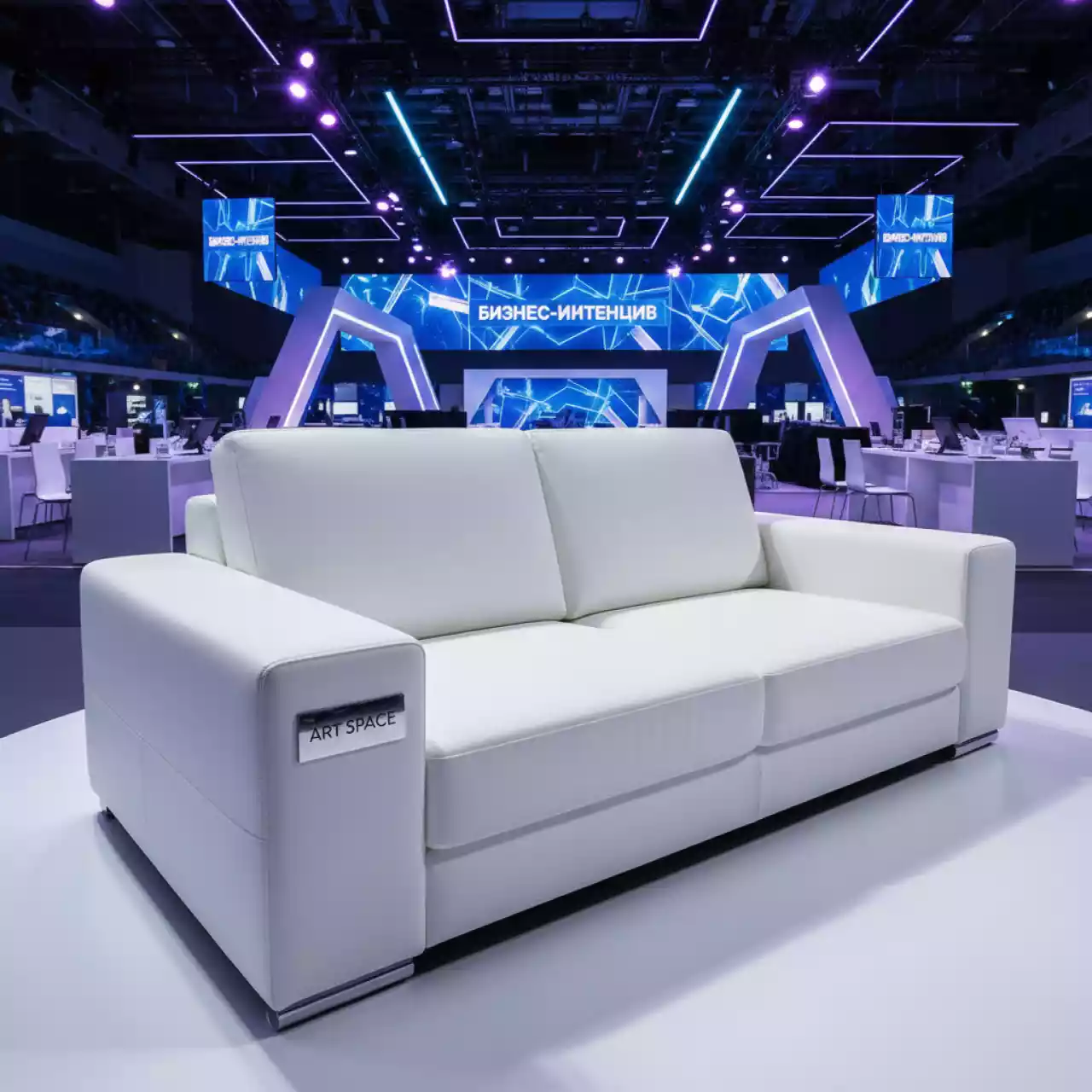Аренда Диван Универсал белый 2 местный кожзам в Ледовом дворце «Айсберг» — ART SPACE