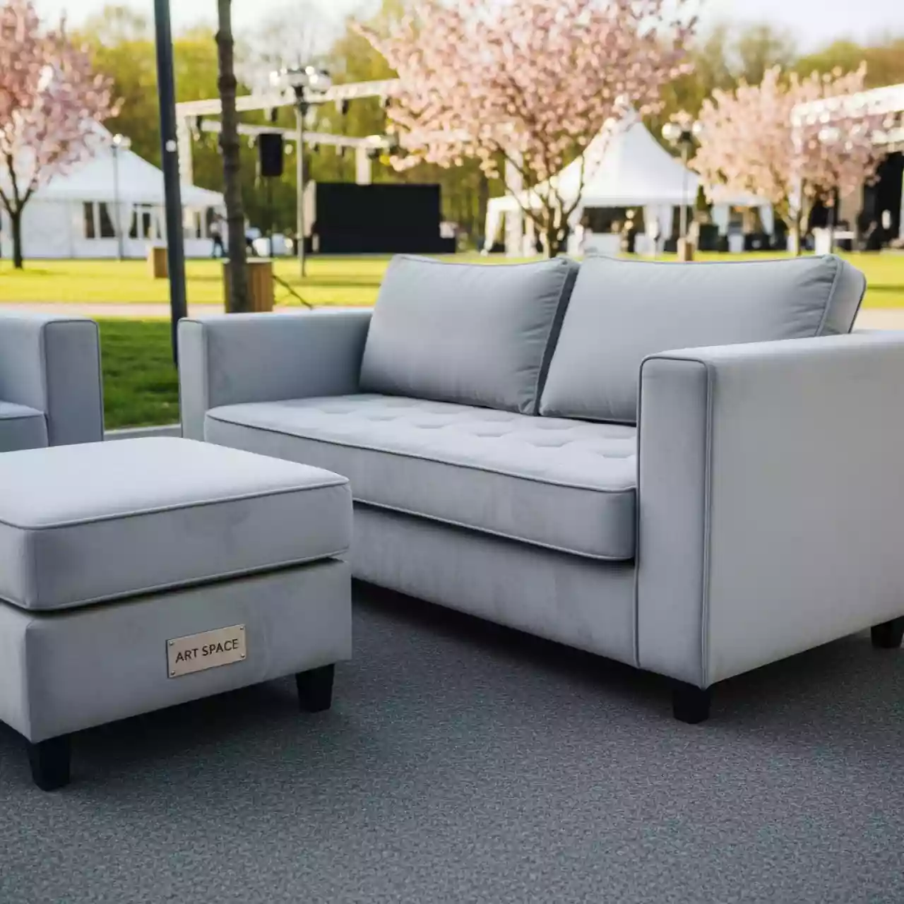 Аренда Диван Velurion прямой с банкеткой светло серый в парке «Ривьера» — ART SPACE