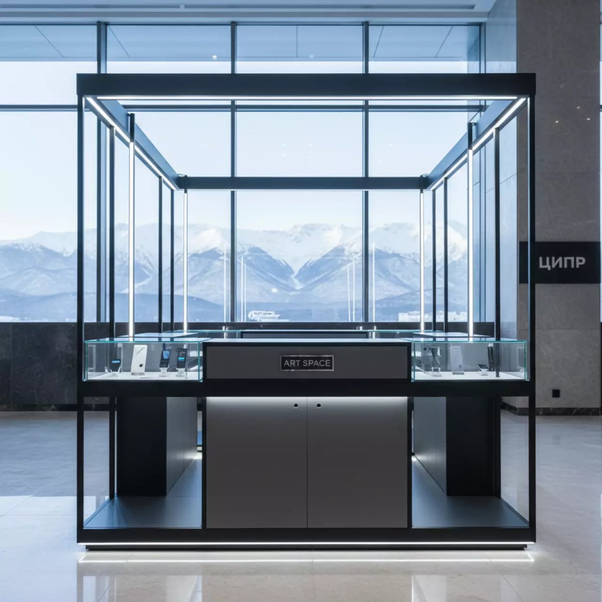 Аренда Дизайн торгового острова мобильных аксессуаров в Grand Karat Sochi — ART SPACE