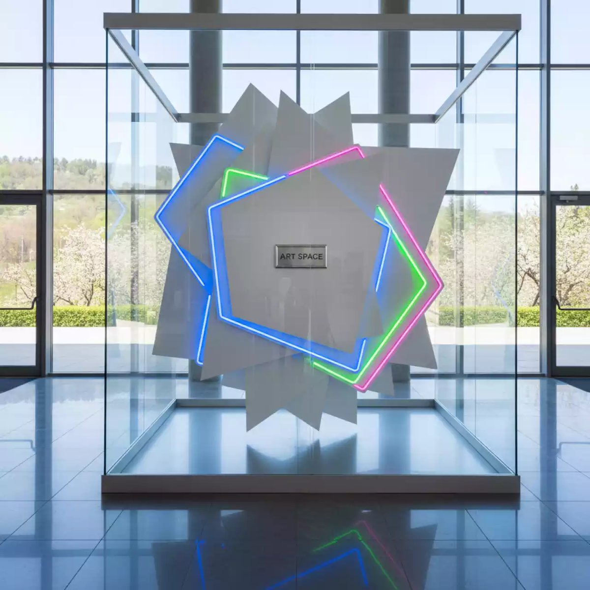 Аренда Дизайнерская бумага белая HPG VIVID 330 г м² 787x1092 мм 100 листов в комплексе «Дагомыс» — ART SPACE