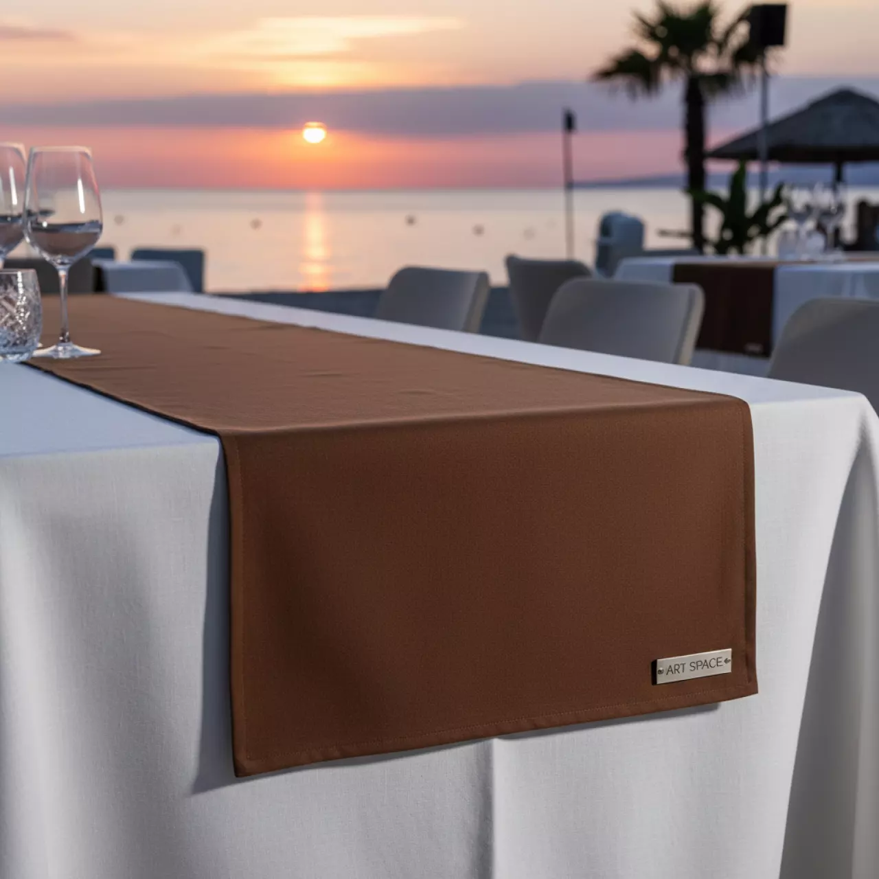 Аренда Дорожка раннер Габардин шоколадная 3000 мм на пляже «Ривьера» — ART SPACE