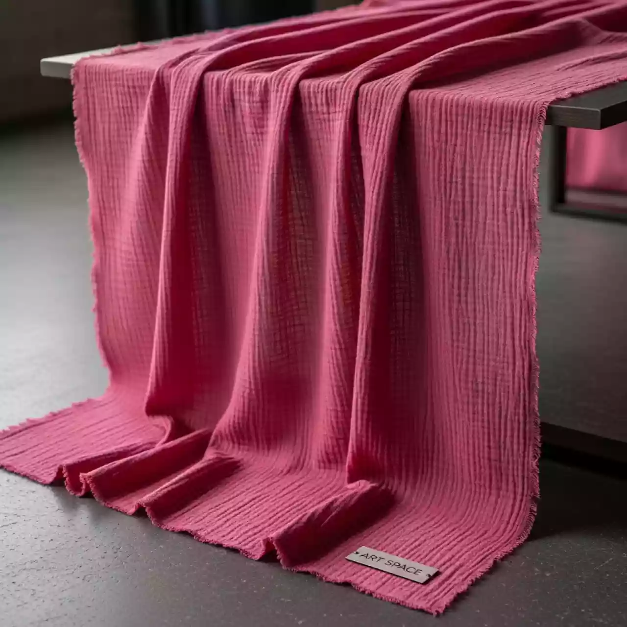 Аренда Дорожка раннер Муслин малиновая 3000 мм в МФК «Горный» — ART SPACE