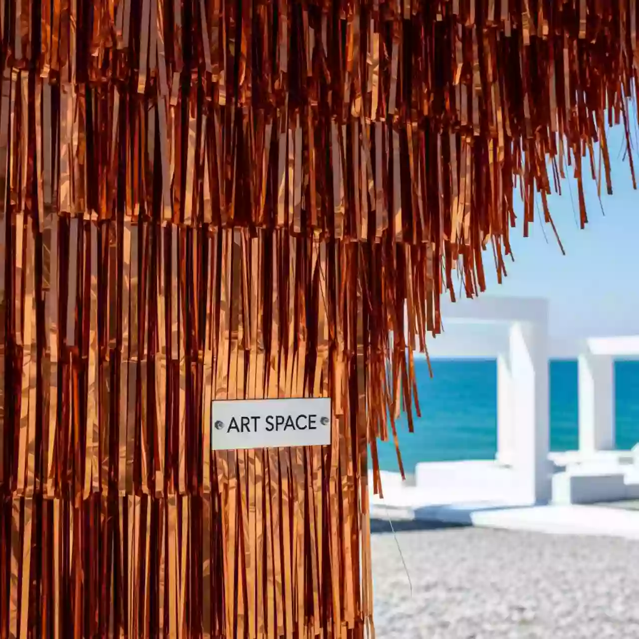 Аренда Дождик новогодний полипропиленовый медный на пляже «Маяк» — ART SPACE