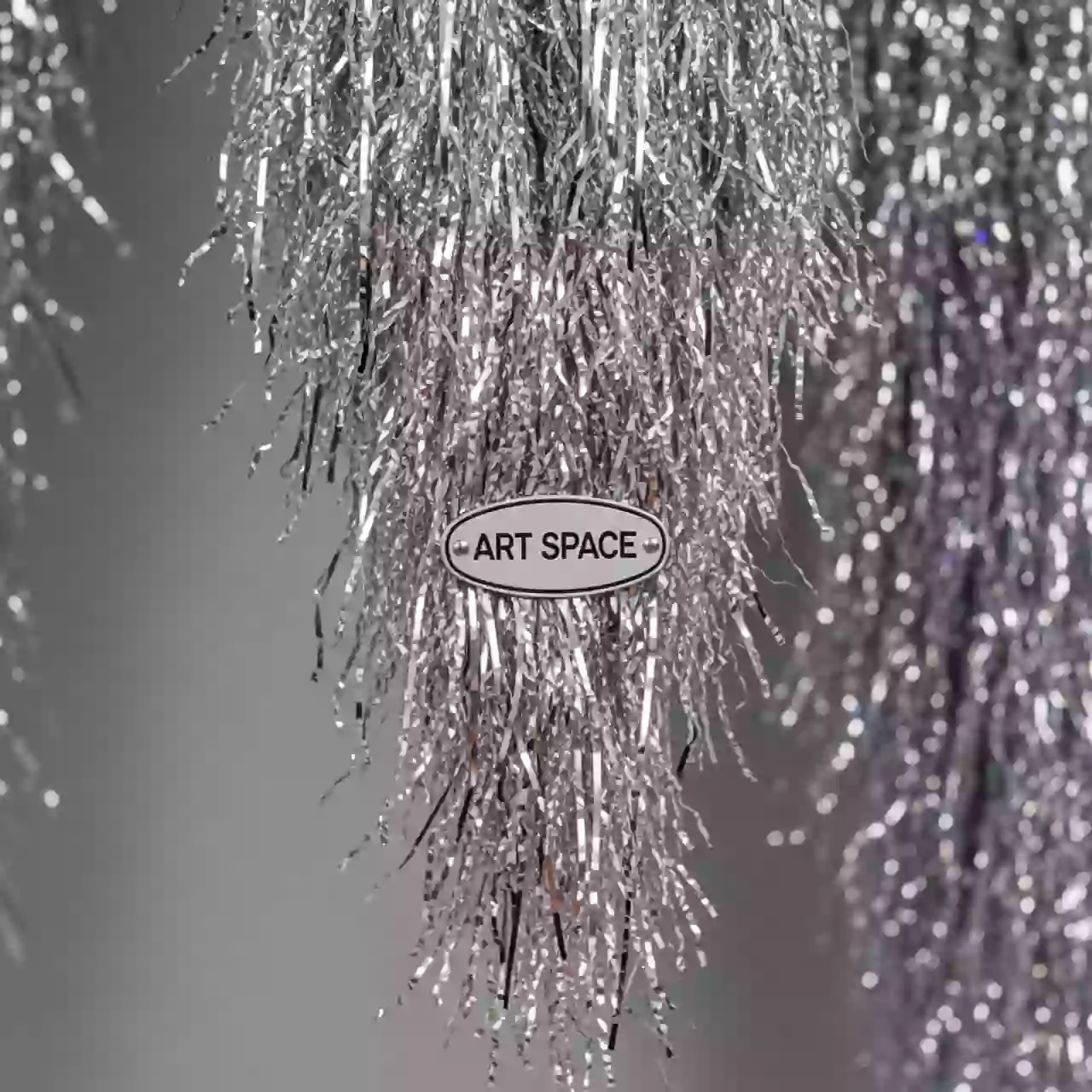 Аренда Дождик полипропиленовый серебряный новогодний в пляжном клубе Del Mar — ART SPACE