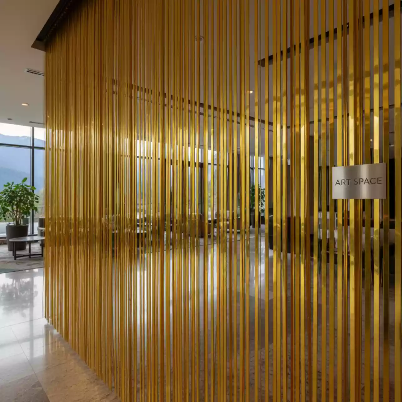 Аренда Дождик полипропиленовый золотой новогодний в Green Flow Hotel — ART SPACE