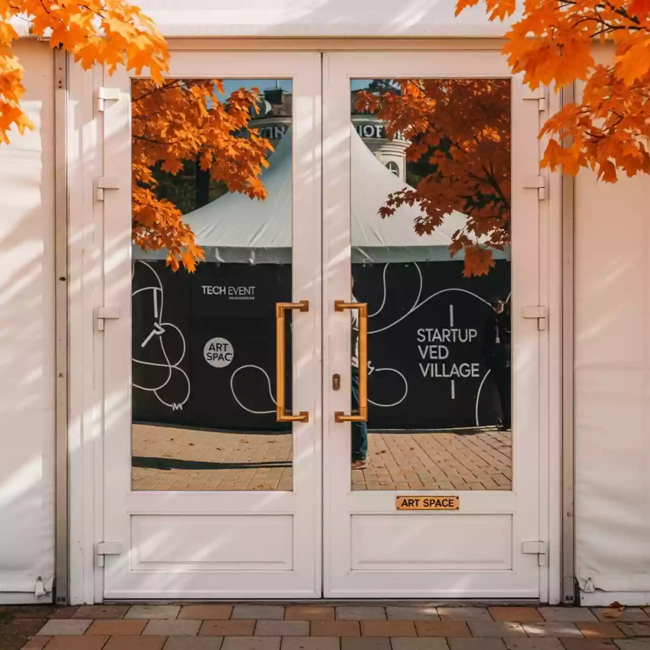 Аренда Дверь двустворчатая для шатра в санатории «Металлург» — ART SPACE