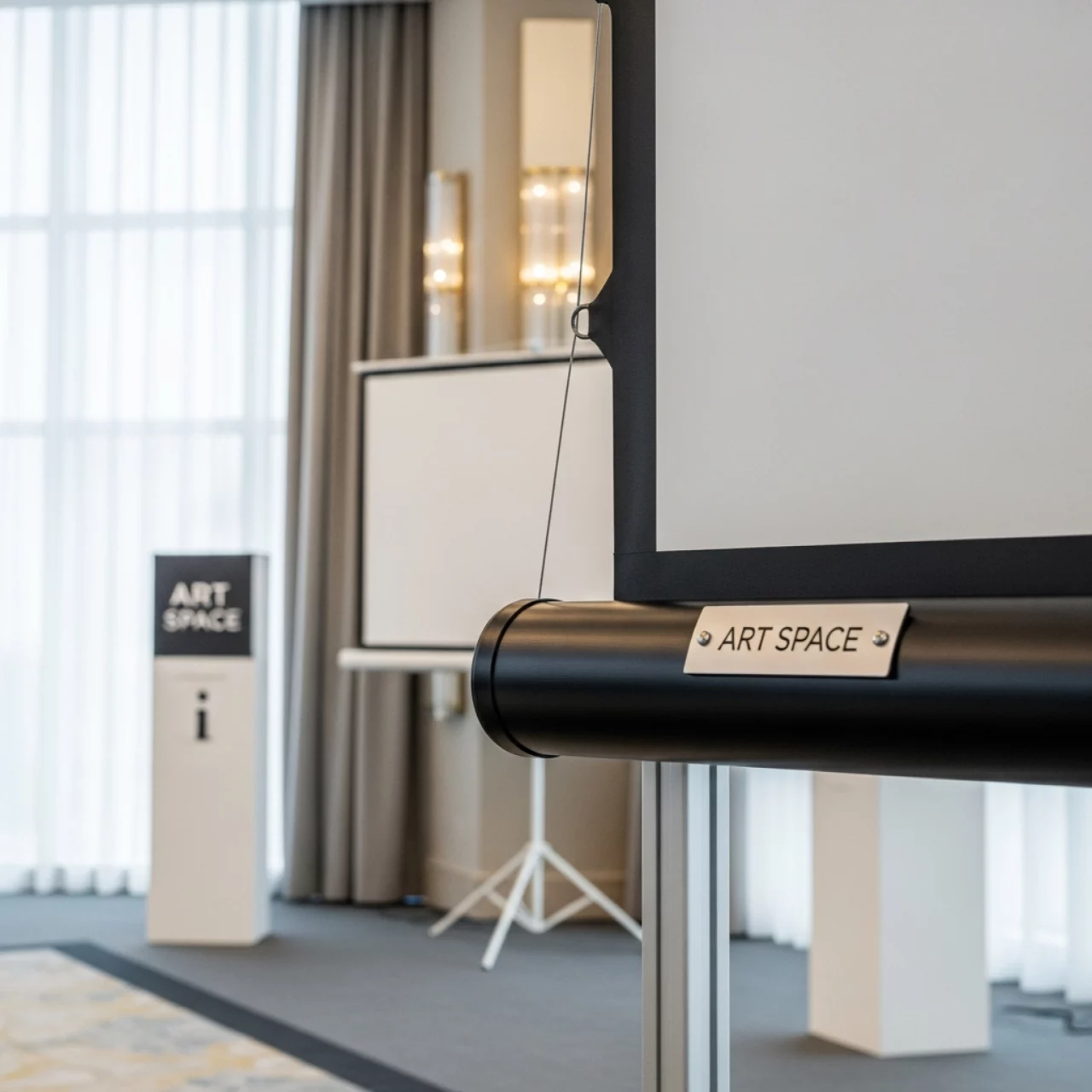 Аренда Экран для проектора 2,4х1,4 в Mercure Сочи Центр — ART SPACE