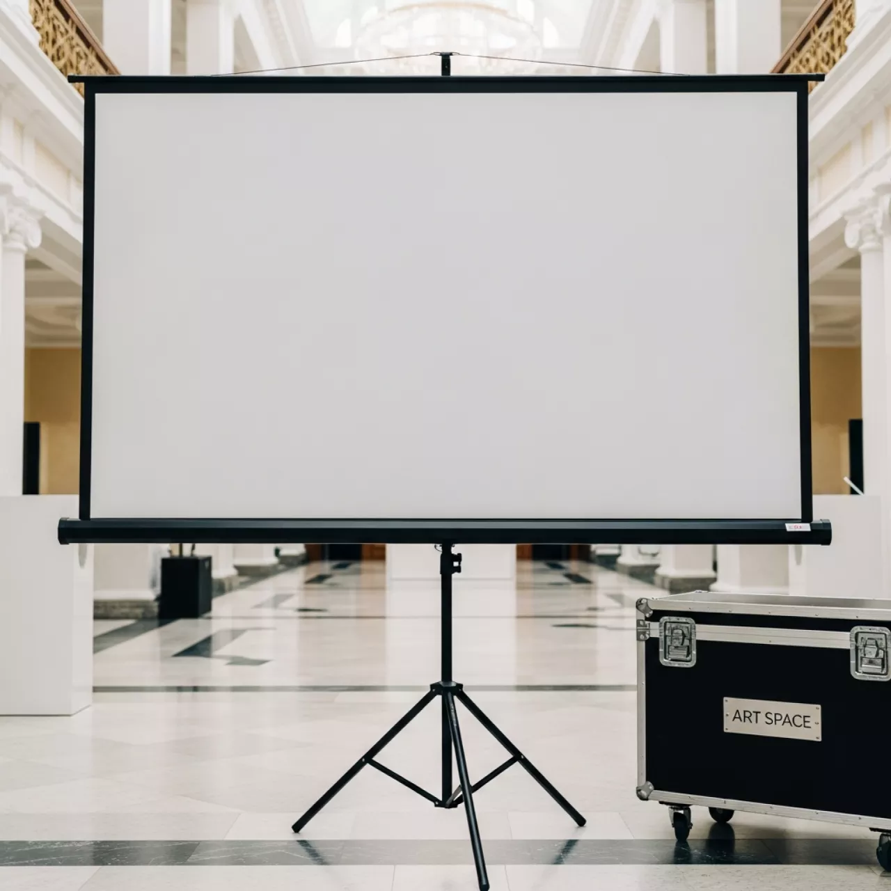 Аренда Экран для проектора на треноге 244х244 см в санатории «Металлург» — ART SPACE