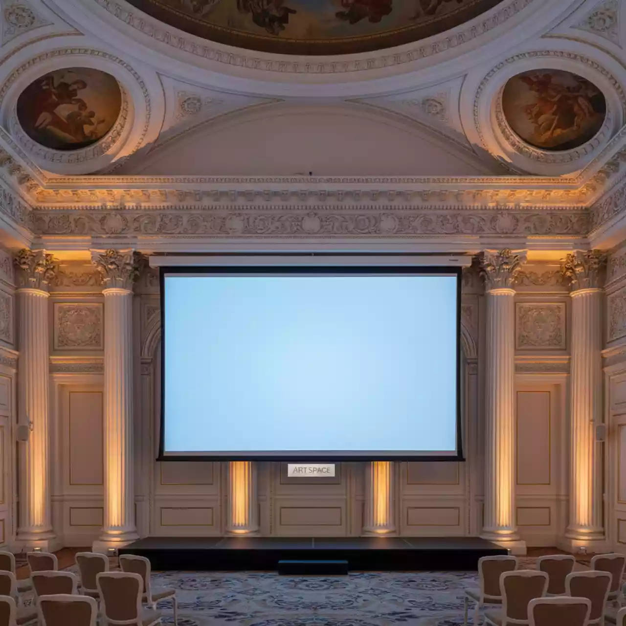 Аренда Экран для проектора с электроприводом Lumien LMC 100108 4 3 197х147 MW в Radisson Collection Paradise — ART SPACE