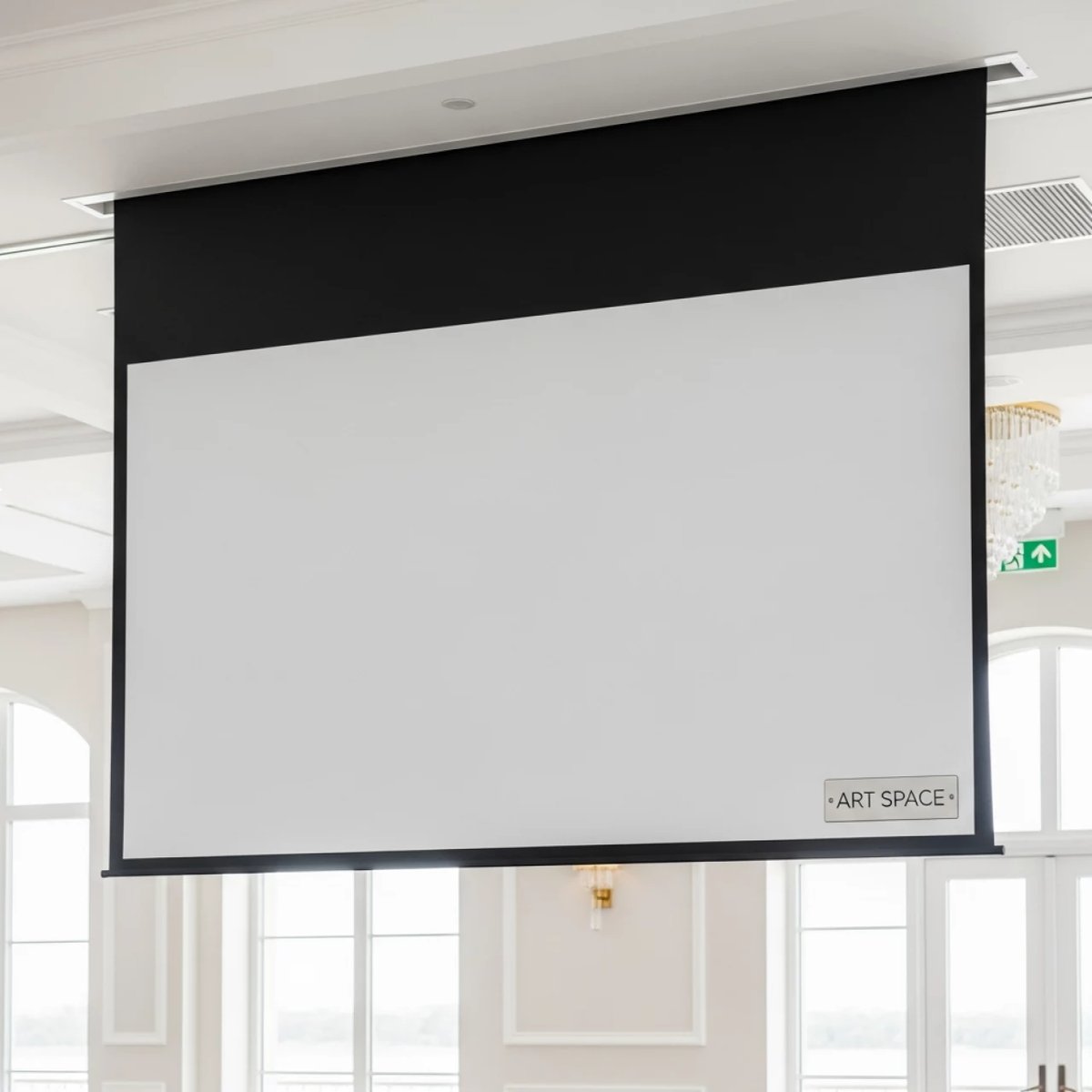 Аренда Экран для проектора с электроприводом Lumien LMC 100111 4 3 358х266 MW в Cosmos Sochi Hotel — ART SPACE