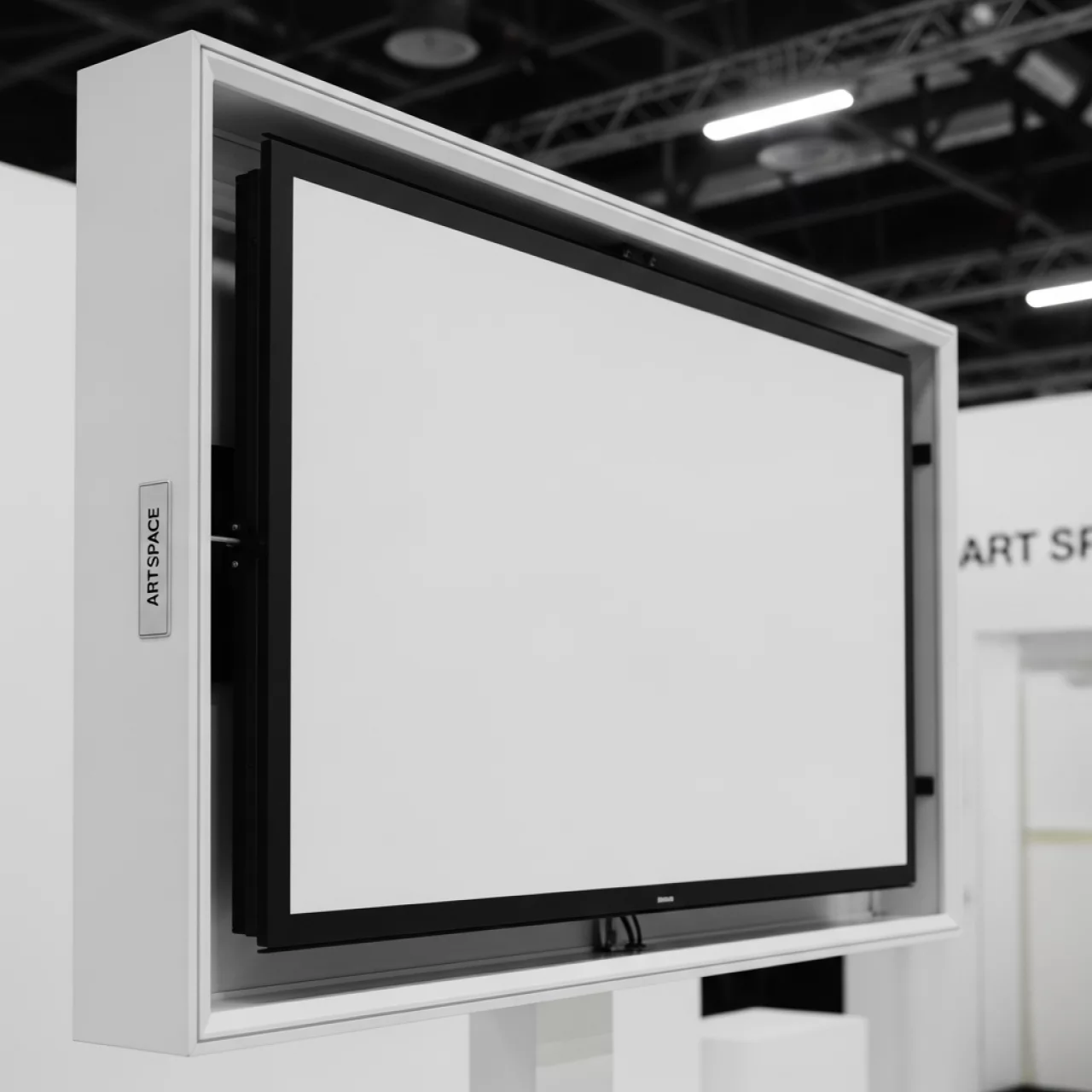 Аренда Экран для проектора с электроприводом Lumien Master Control LMC 100103 1 1 197x197 MW в Gamma Sirius — ART SPACE
