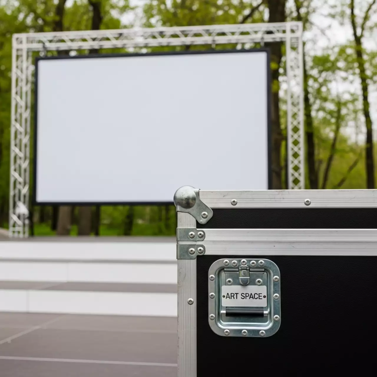 Аренда Экран настенный Lumien Master Picture CSR 165x213 4 3 MW LMP 100103CSR в парке «Ривьера» — ART SPACE